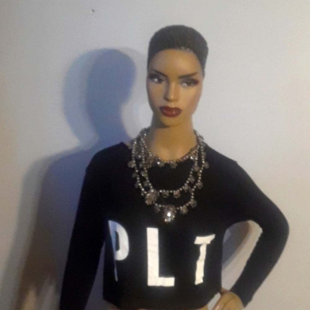 Pretty Little Thing T-Shrit - Picture 2 of 5